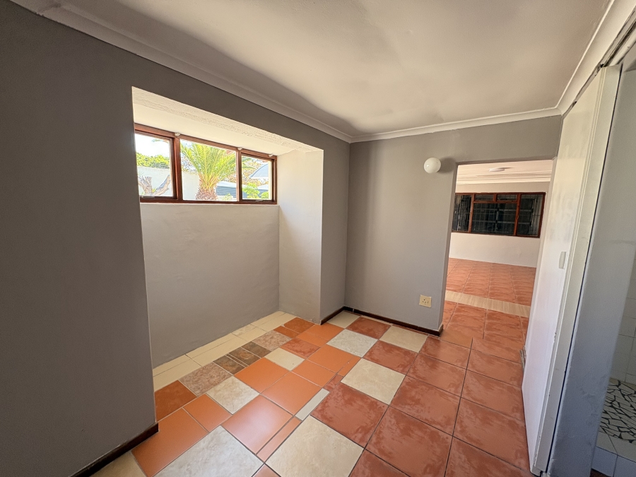 To Let 4 Bedroom Property for Rent in Kirstenhof Western Cape
